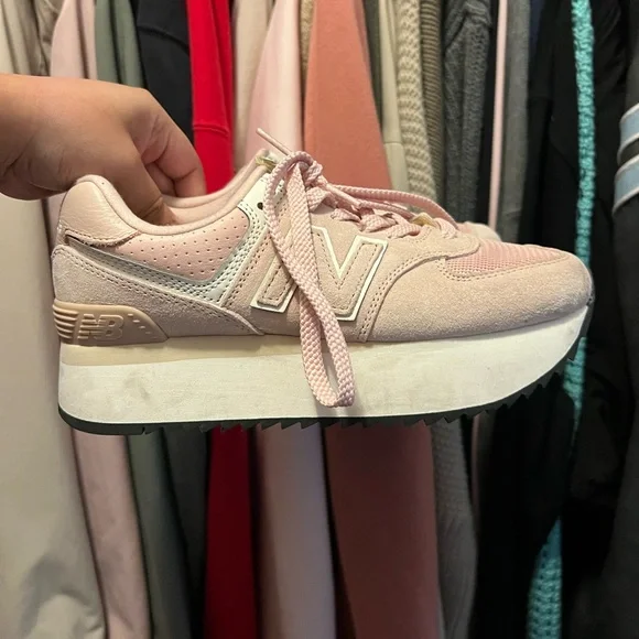 New Balance Baby Pink platform shoes - Picture 2 of 2